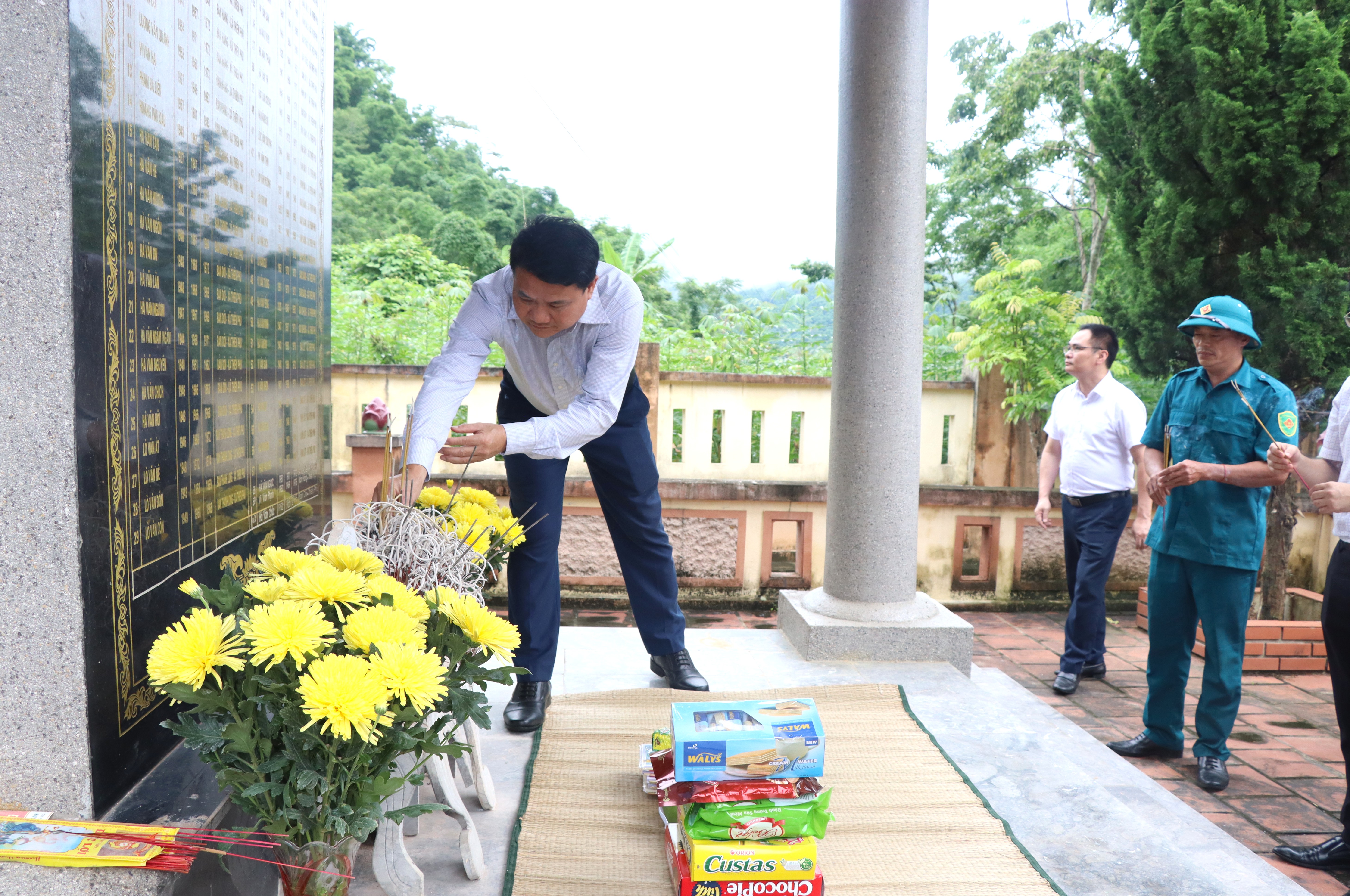 Anh-tin-bai